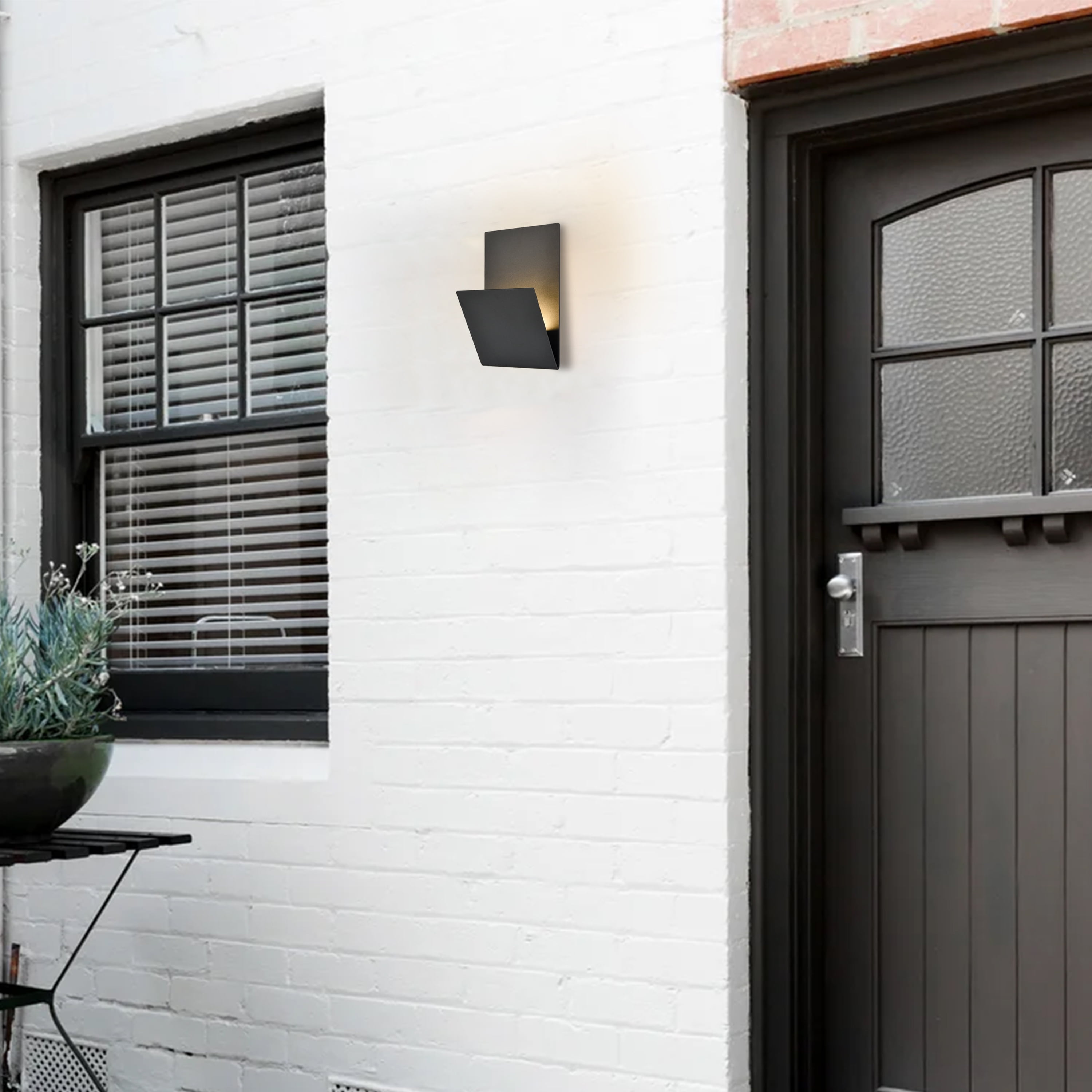 C Cattleya 11 in. Matte Black LED Outdoor Wall Light