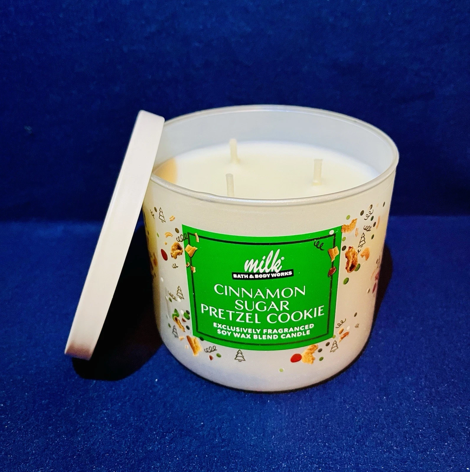 Bath & Body Works 3-Wick Candle Cinnamon Sugar Pretzel Cookie from
