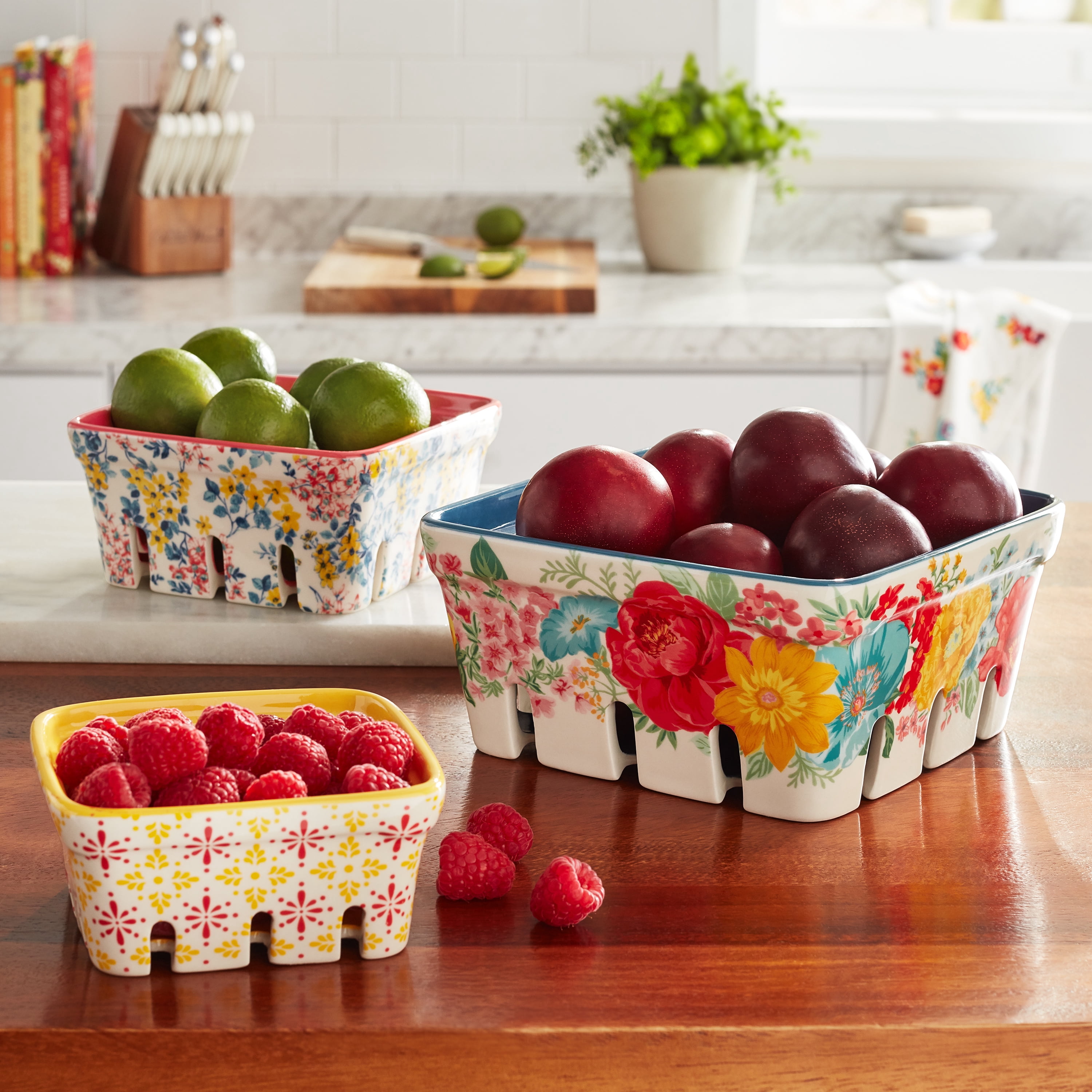 The Pioneer Woman Fancy Flourish 3-Piece Ceramic Fruit Basket Set