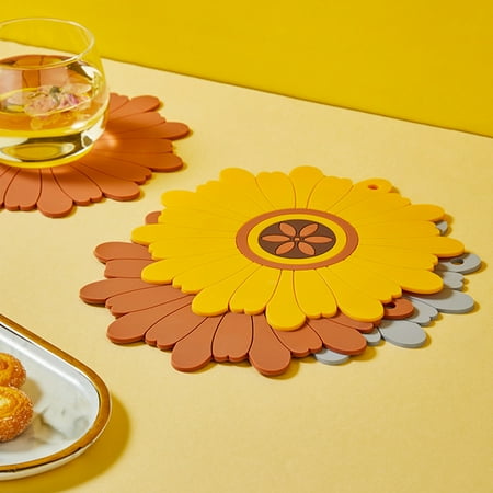 

Bcloud Non-slip Coasters Heat-resistant PVC Cute Flower Shaped Potholder for Dinging Table
