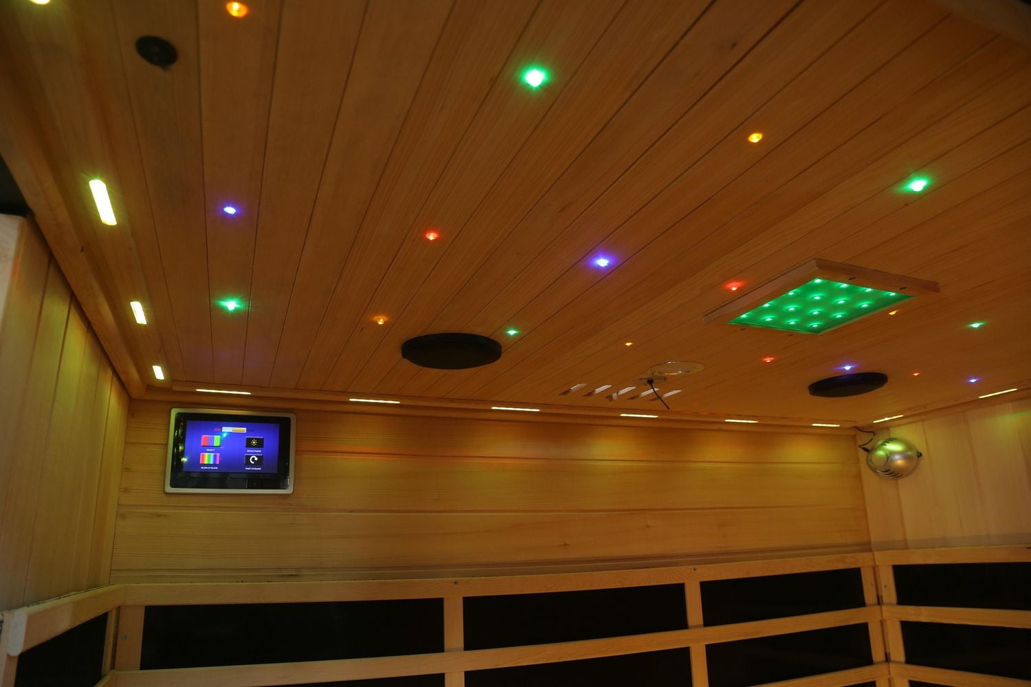 Sirona 3-Person Hemlock Infrared Sauna with 8 Carbon Heaters