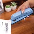 thumbnail image 2 of Grapadora Swingline 747 Business con capacidad para 30 hojas, color azul, 2 of 8