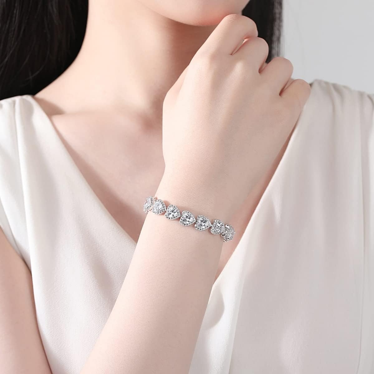 PAENENPH 14K Gold Heart Moissanite Bracelet, Luxurious Heart Charm Bracelet, Fashion Christmas Jewelry Gift