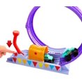 thumbnail image 4 of Set de vehículos de juguete Mattel Cars On The Road Loop Playset, 4 of 6