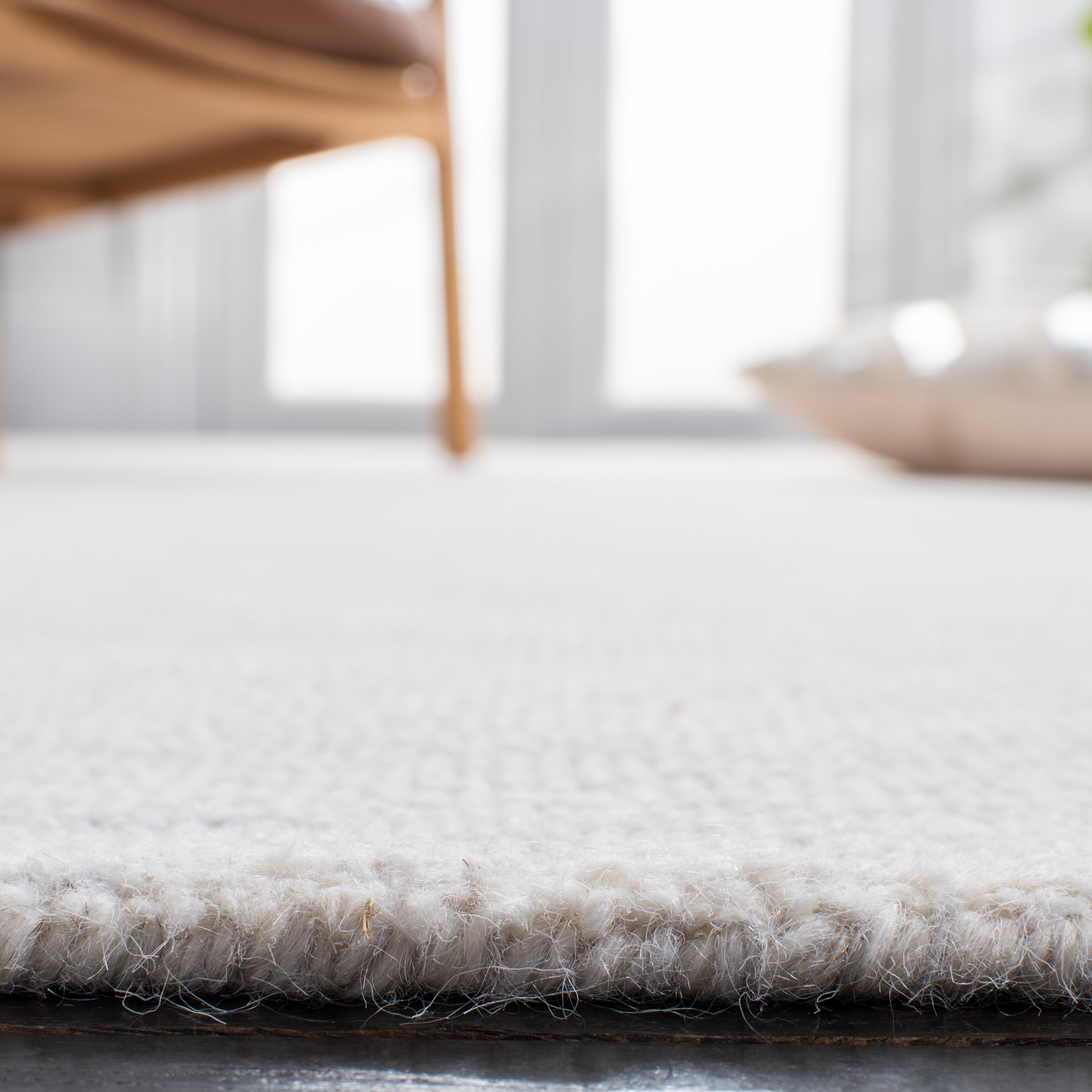 SAFAVIEH Metro Jaymes Distressed Area Rug, Ivory, 6' x 6' Round