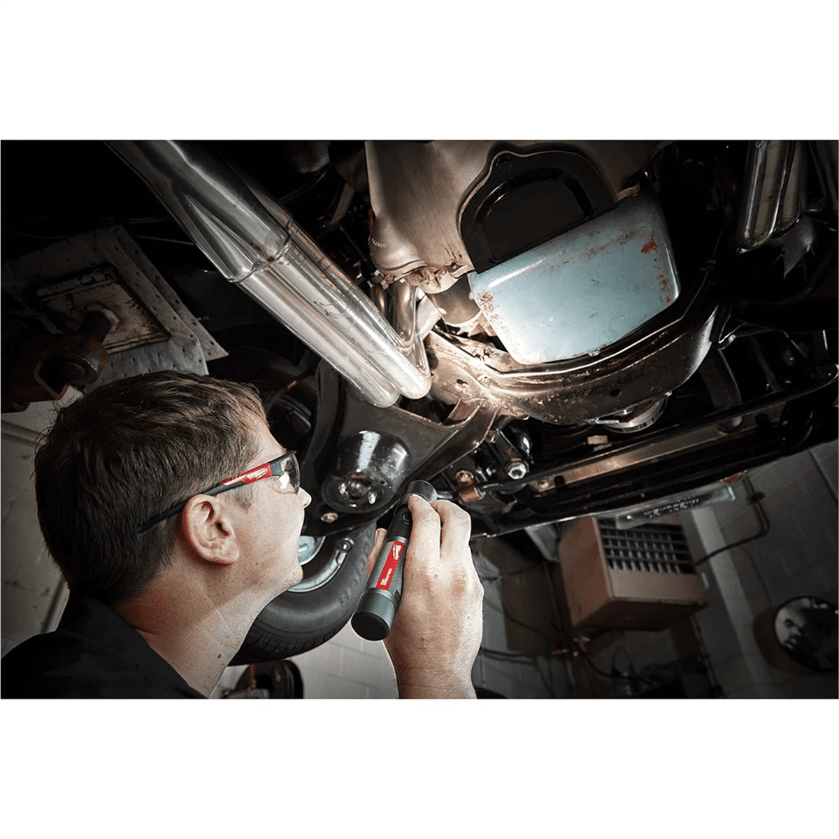 Milwaukee Tool REDLITHIUM USB 1100L Twist Focus Flashlight