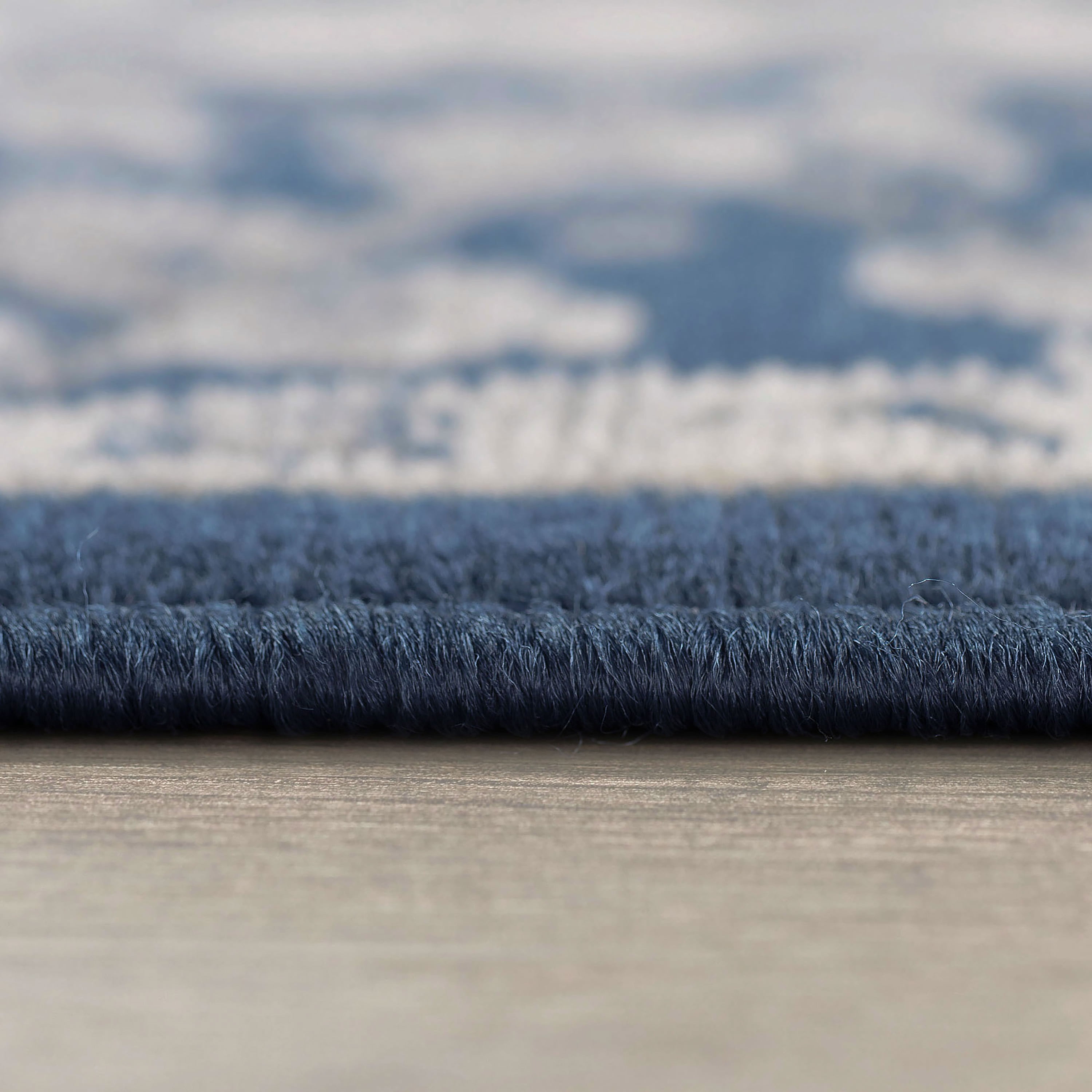 Madison Traditional 5' Round Dark Blue Polypropylene Indoor Area Rug