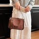 thumbnail image 4 of Bolso para Las Axilas Bandolera Maillard Sillín Mate Vintage en Commuter (Café), 4 of 9