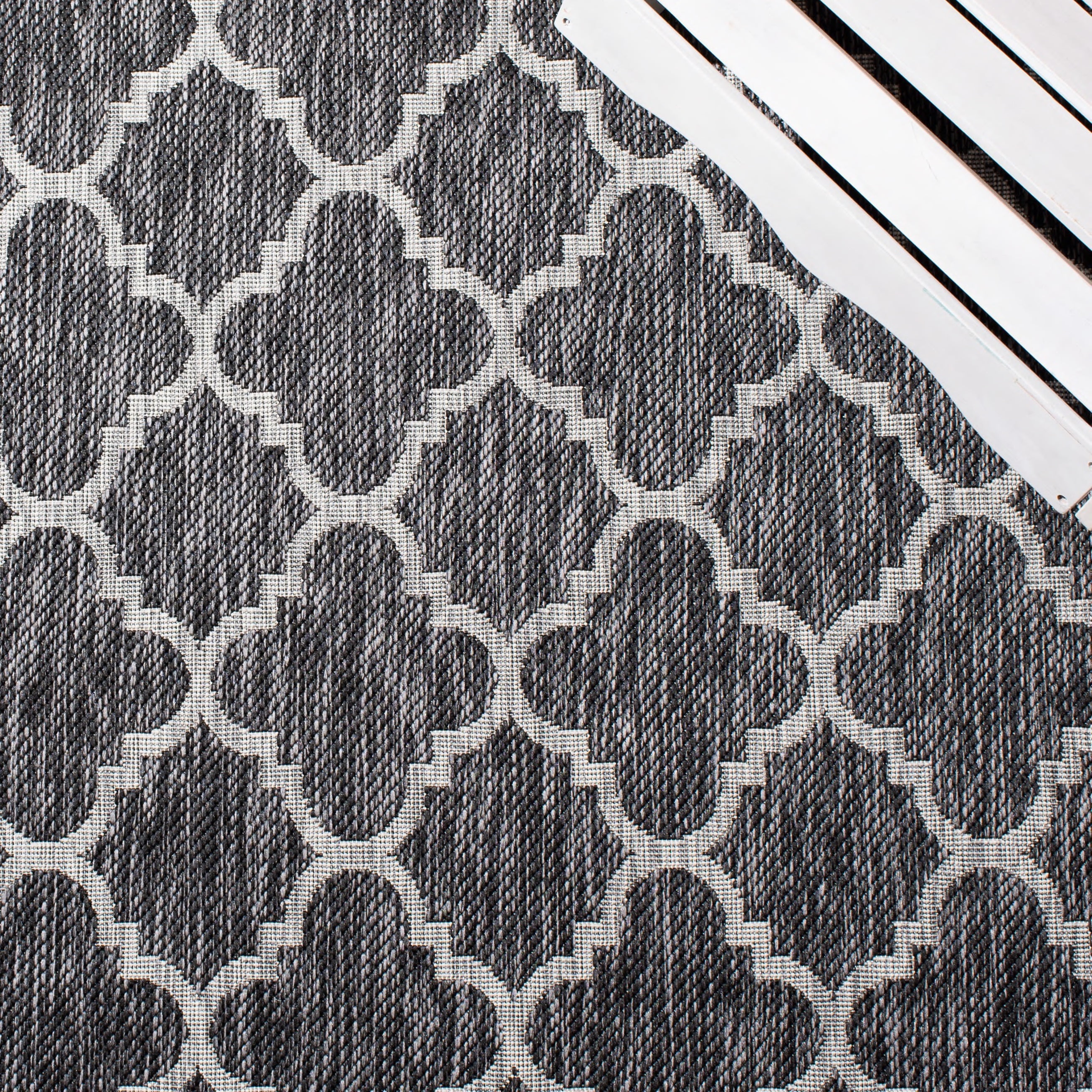 Safavieh Courtyard Claudia Geometric Indoor/Outdoor Area Rug, Black Charcoal, 6'7" x 6'7" Round