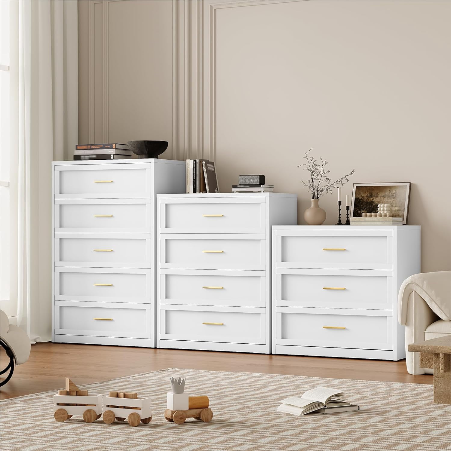 Elegant Metal 4-Drawer Dresser for Bedroom, Clothes Storaeg Drawer Chest for Closet, Farmhouse Dressers & Chests of Drawer with 4 Large Drawers,White