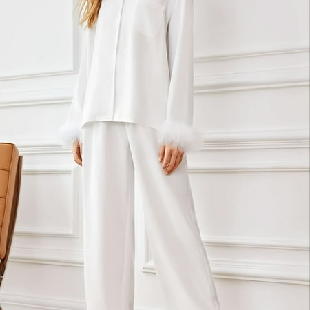 

Women‘s Solid Fuzzy Cuff Lapel Neck Pajama Set