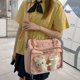 thumbnail image 4 of Guardurnaity Práctico bolso de hombro de PU con gran capacidad para que las mujeres lleven artículos esenciales el bolso está hecho de PU Bolsas de mensajero y de hombro rosa, 4 of 6