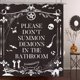 thumbnail image 1 of Cortina de ducha con reglas de baño divertidas, estilo gótico, negro, para Halloween, gótica, bruja, para baño, con calavera, esqueleto, letreros de baño de granja, cortina de ducha de tela de terror, 1 of 4