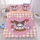 thumbnail image 4 of Conjunto de cuatro piezas de algodón puro de dibujos animados de anime Sanrio Kuromi para niñas, juego de sábanas de algodón puro para dormitorio individual, funda de edredón, juego de tres piezas, 4 of 5