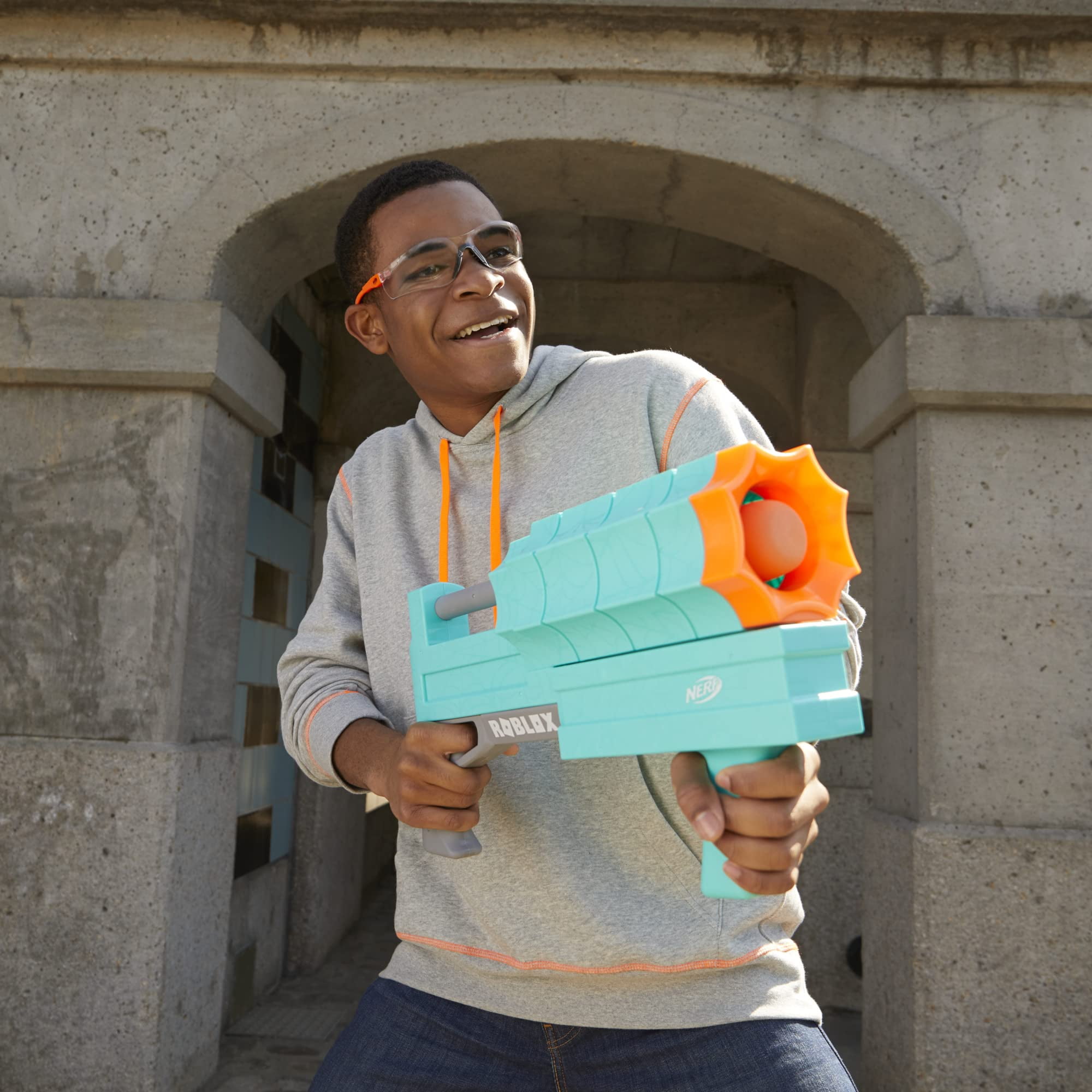  NERF Roblox Sharkbite: Web Launcher Rocker Blaster, Includes  Code to Redeem Exclusive Virtual Item, 2 Rockets, Pump Action : Toys & Games