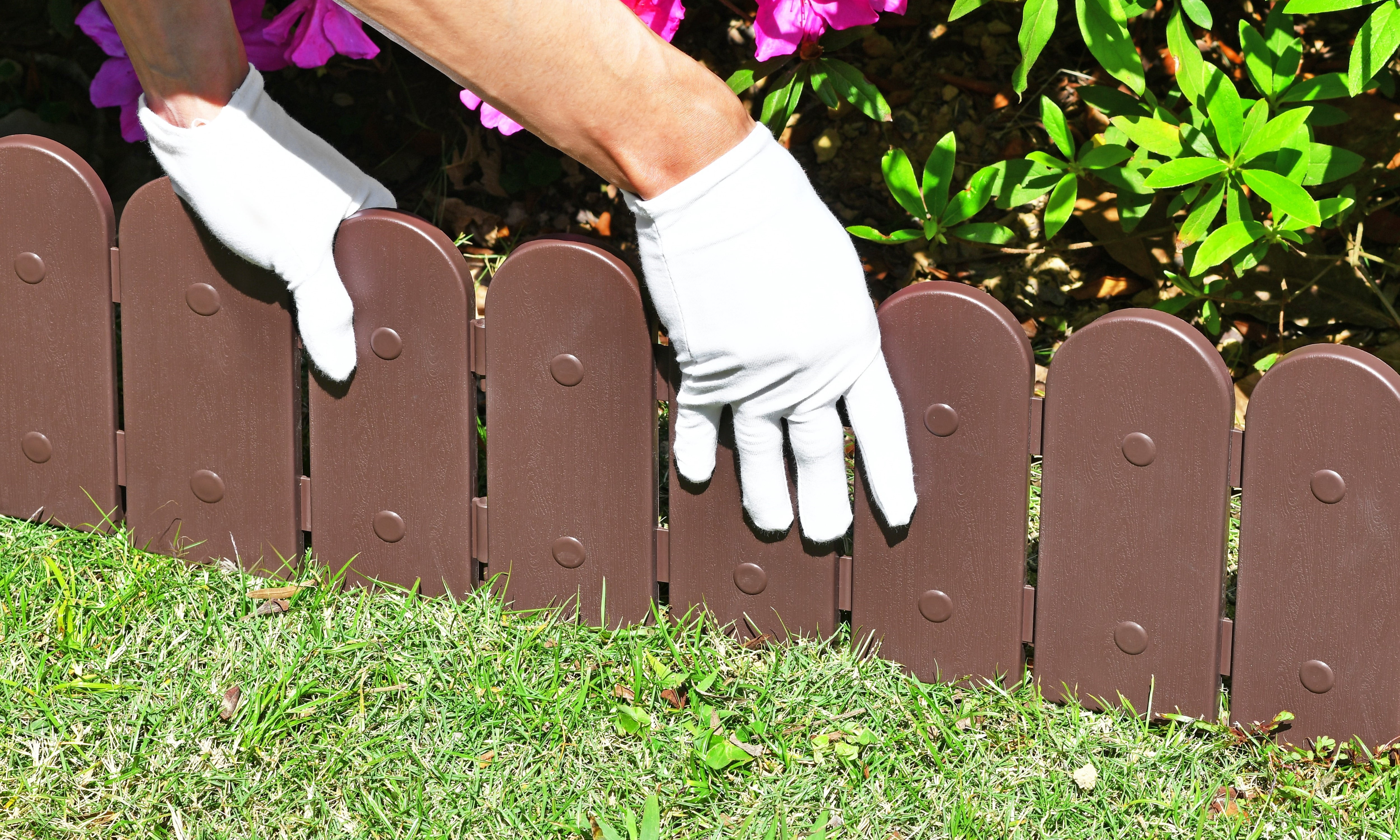 Evelyne Garden Border Edging: Wooden Fence Design - 8pcs Brown Yard Landscaping Fence Liner Lawn Edge Barrier - 10ft Kit of Decorative Lawn Landscape Panels Elements - GMT-10374-A08