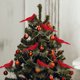 thumbnail image 4 of Pájaros Artificiales Naiovety 5 uds Clip en Plumas Decoración de Árbol de Navidad Color Rojo, 4 of 6