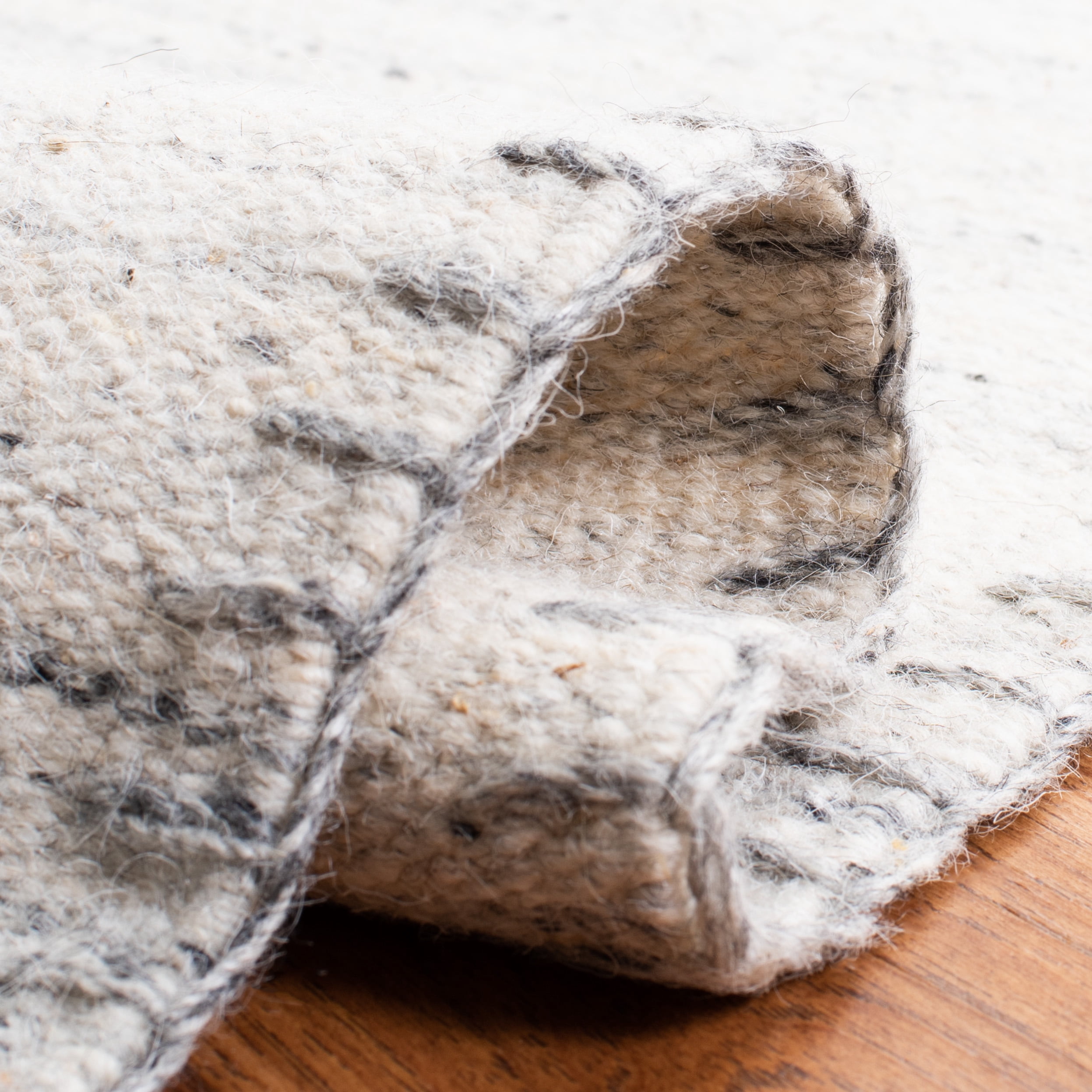 Safavieh Kilim Luka Striped Area Rug, Beige/Light Gray, 6' x 9'