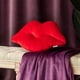 thumbnail image 3 of Almohadones CON forma de labios 3D JINMJMXG TERCIOPELO suave cojín incluido rojo 20 x 11 pulgadas, 3 of 5