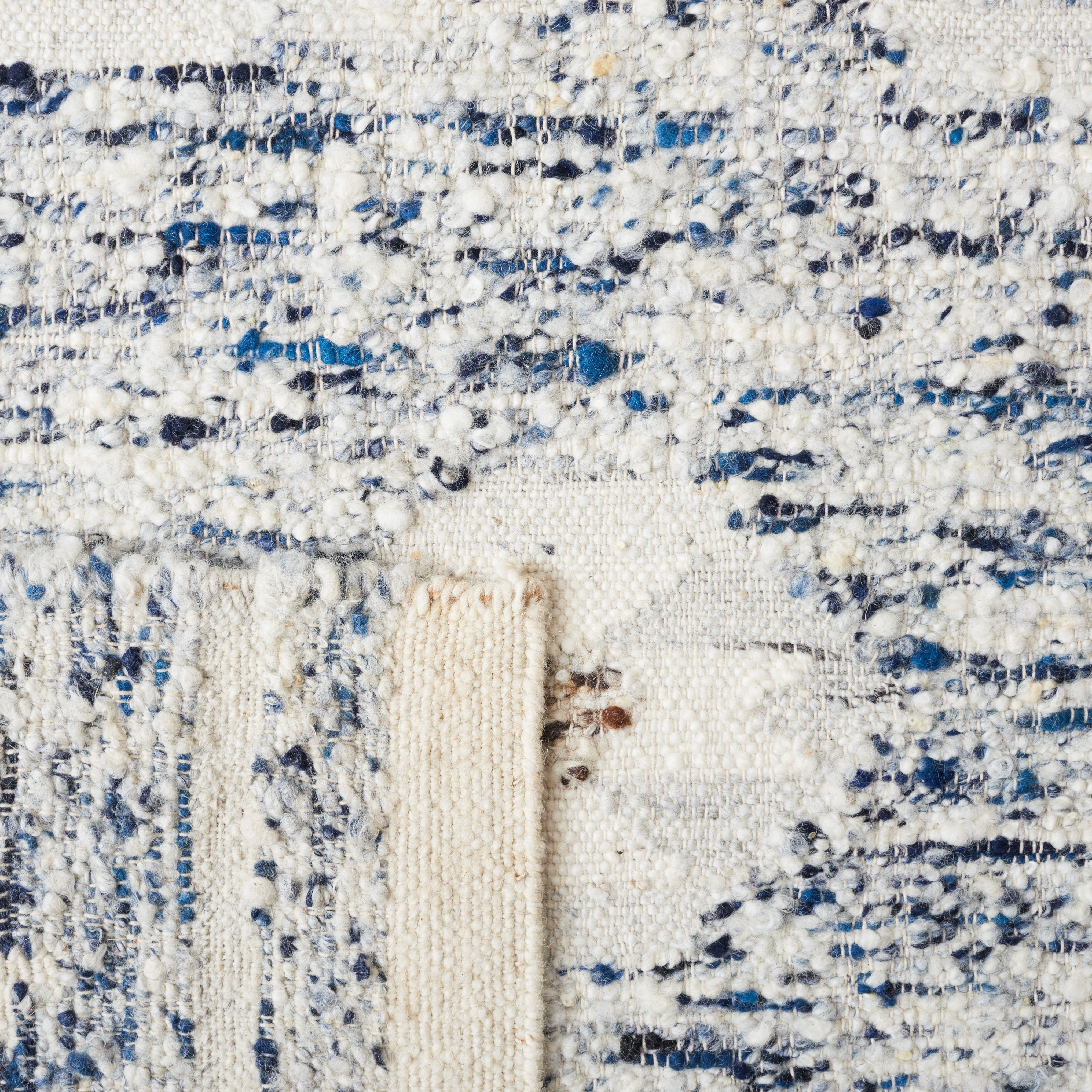 SAFAVIEH Manhattan Marina Medallion Area Rug, Ivory/Blue, 6' x 6' Square