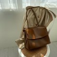 thumbnail image 4 of Bolsos de mano de alta gama para mujer, gran capacidad, diseñador de lujo, nueva tendencia 2023, versión coreana, bolso de mano retro para viajes, 4 of 5