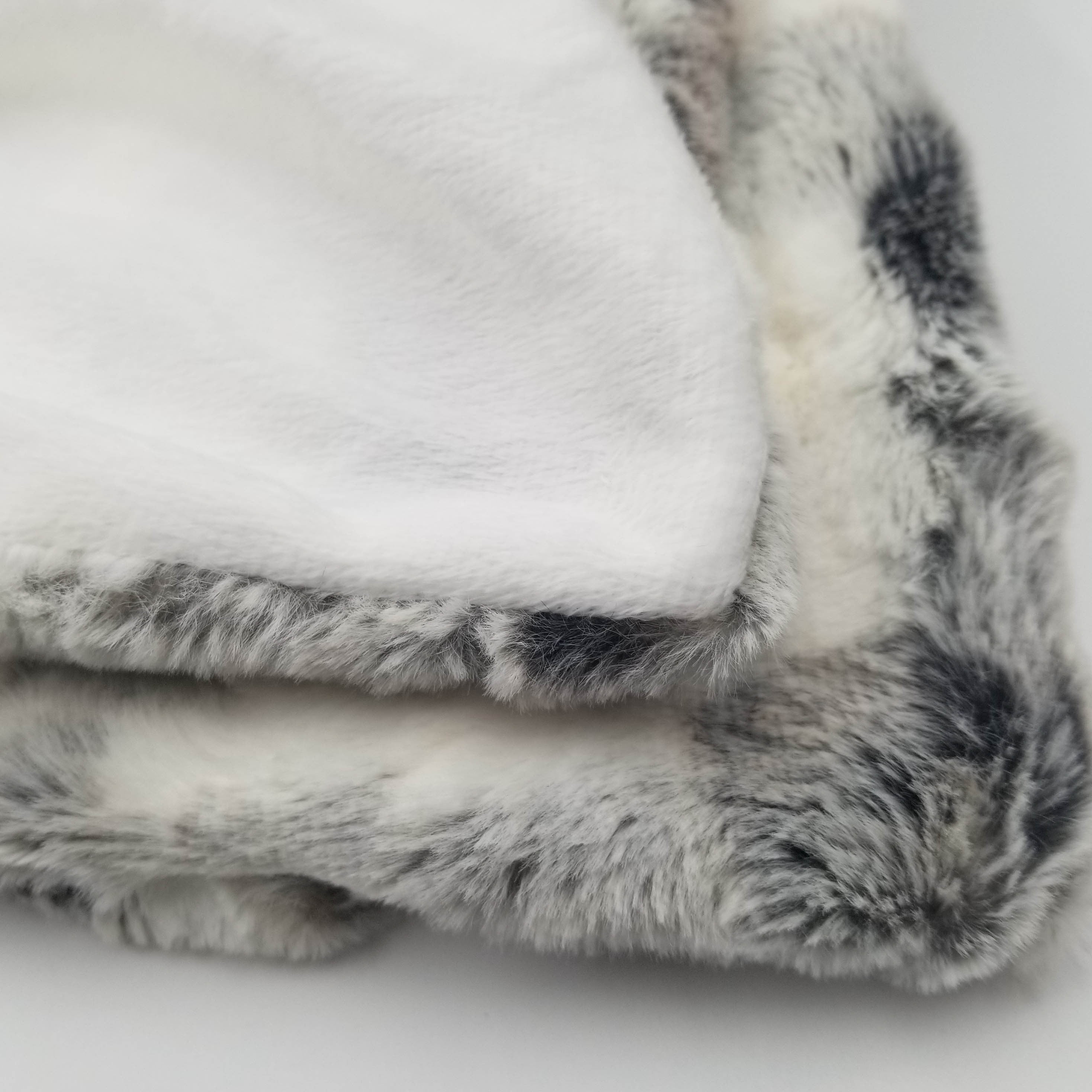 Grey White Spotted Faux Fur Throw Blanket With Sherpa Backing Throw Blanket 50x 60 Pilow Size 18x18 Filler Not Included Walmartcom Walmartcom