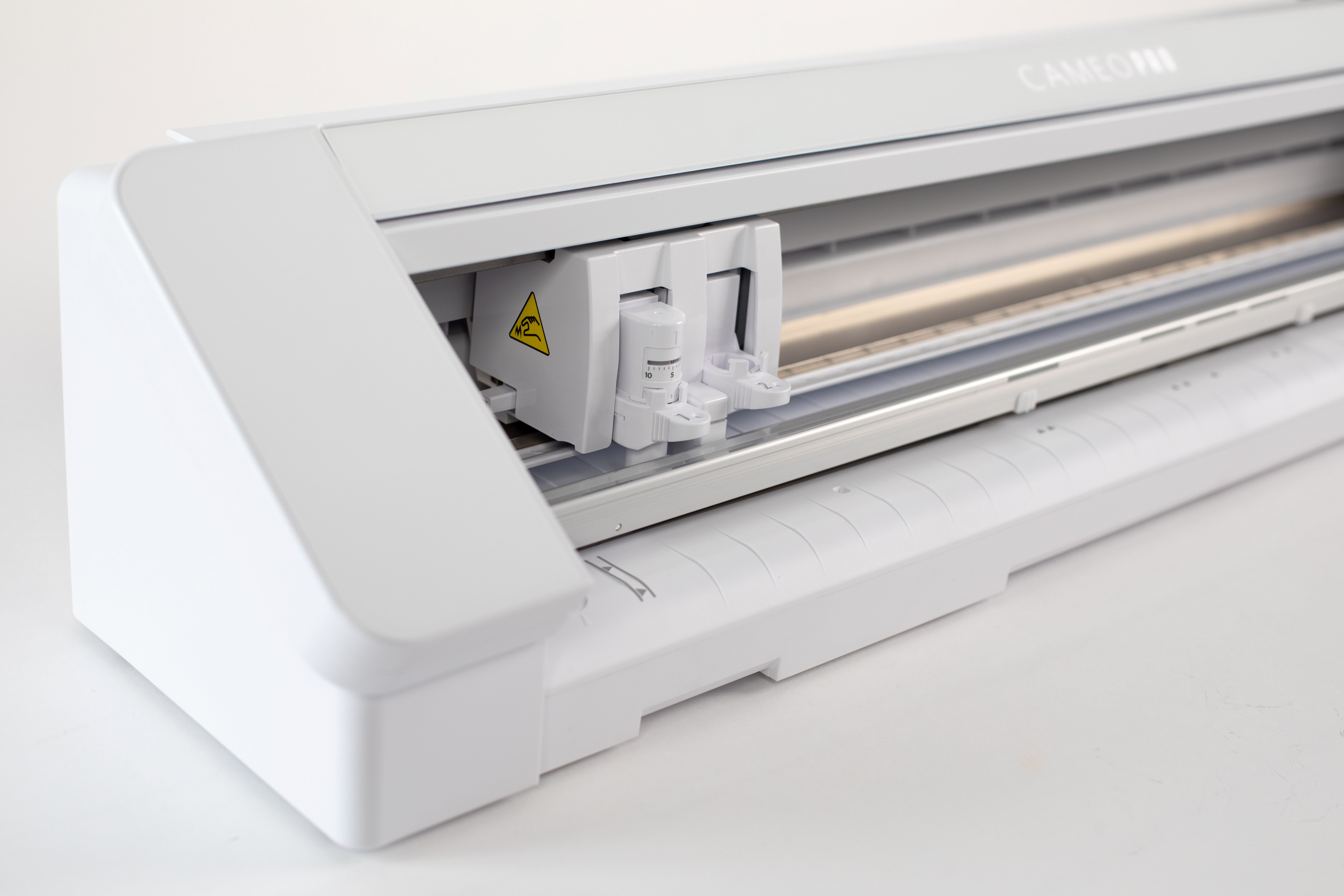 Silhouette Cameo 4 Pro electronic cutting machine, 24 inch, white