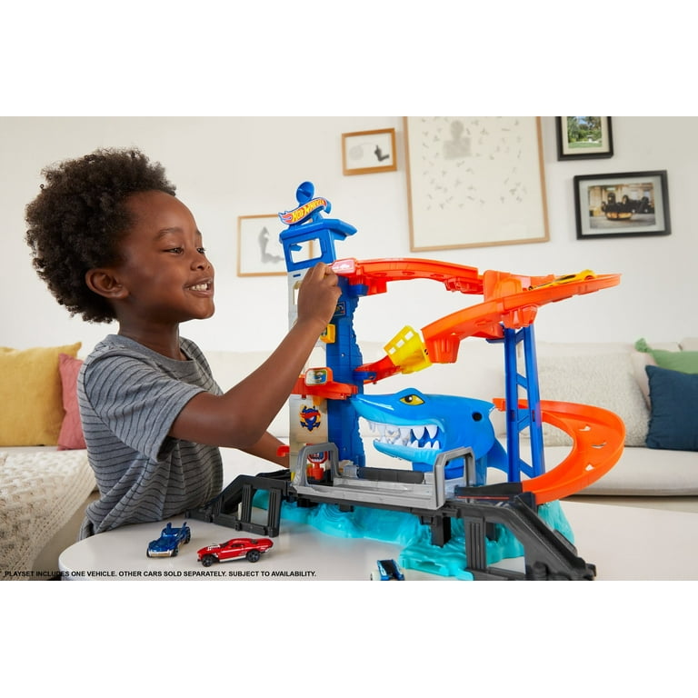 Hot Wheels City Attacking Shark Escape Playset with 1 Toy Car in 1:64 Scale