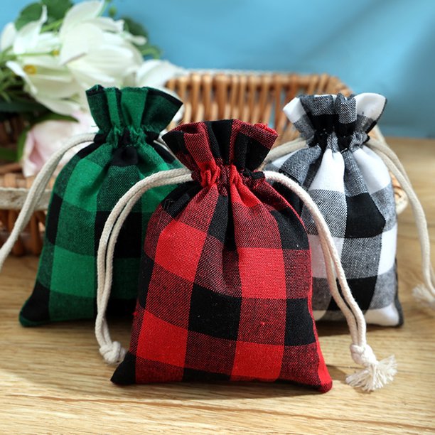 Bolsa de Regalo Navideña de Franela Estampada con Cordón Ajustable y Boca Ancha para Dulces Infantiles.