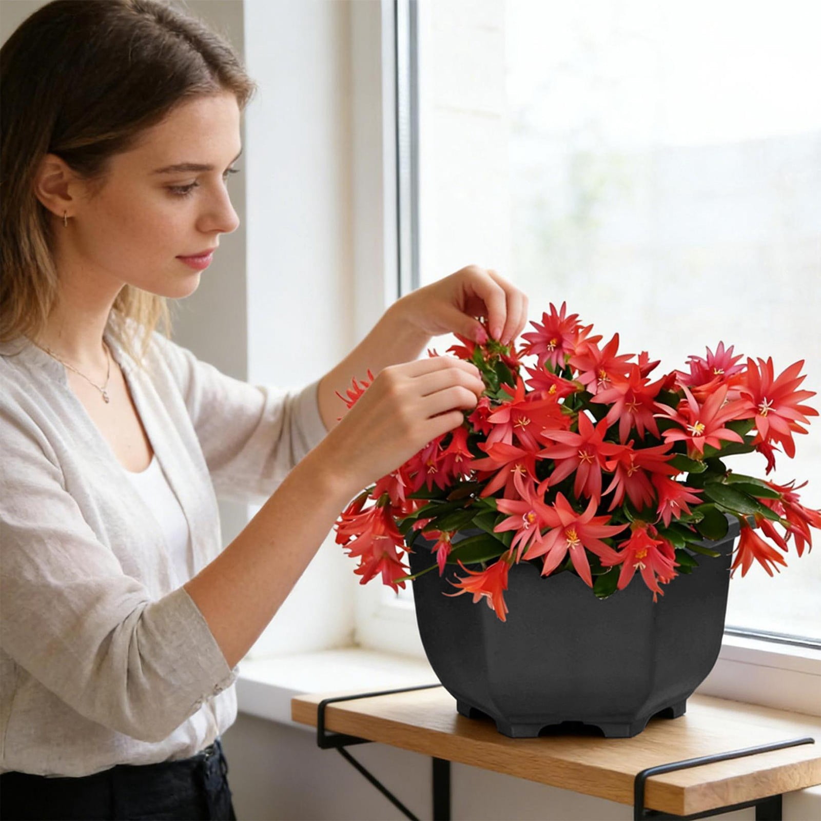 EDHITNR Flower Pot with Drainage Holes Lightweight Modern Planter for Home Gardening Balcony, Indoor Outdoor Potted Container
