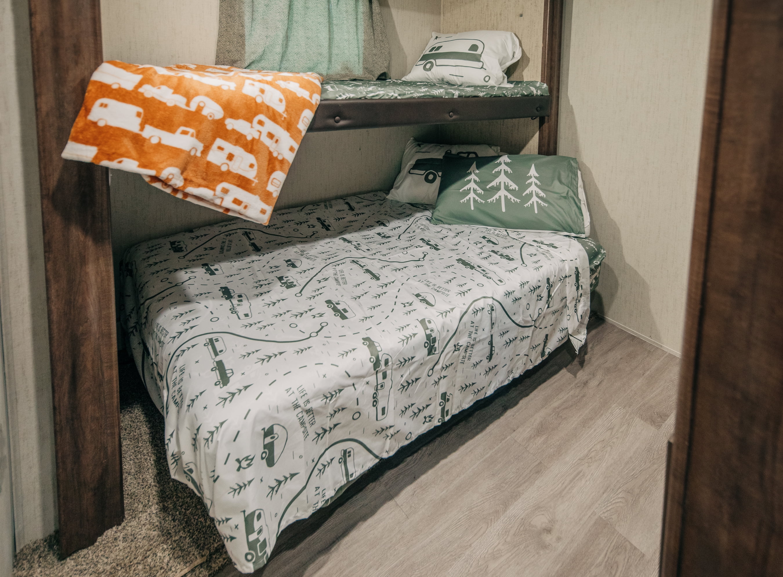 Life is Better at the Campsite RV Queen Bed Sheet Set, Green Map, Polyester (53476)