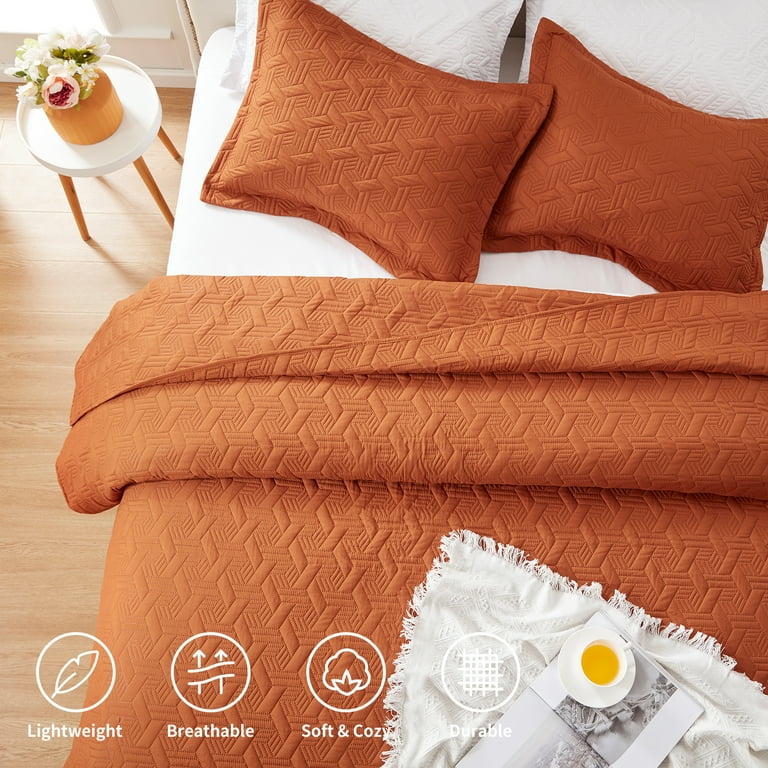 LEAONME Quilt Set King Size 3 Pieces, Lightweight Burnt Orange/Rust Bedspread-98''x106'', Soft Microfiber Summer Quilt, Luxurious Warm Coverlet Set For All Seasons (includes 1 Quilt, 2 Shams