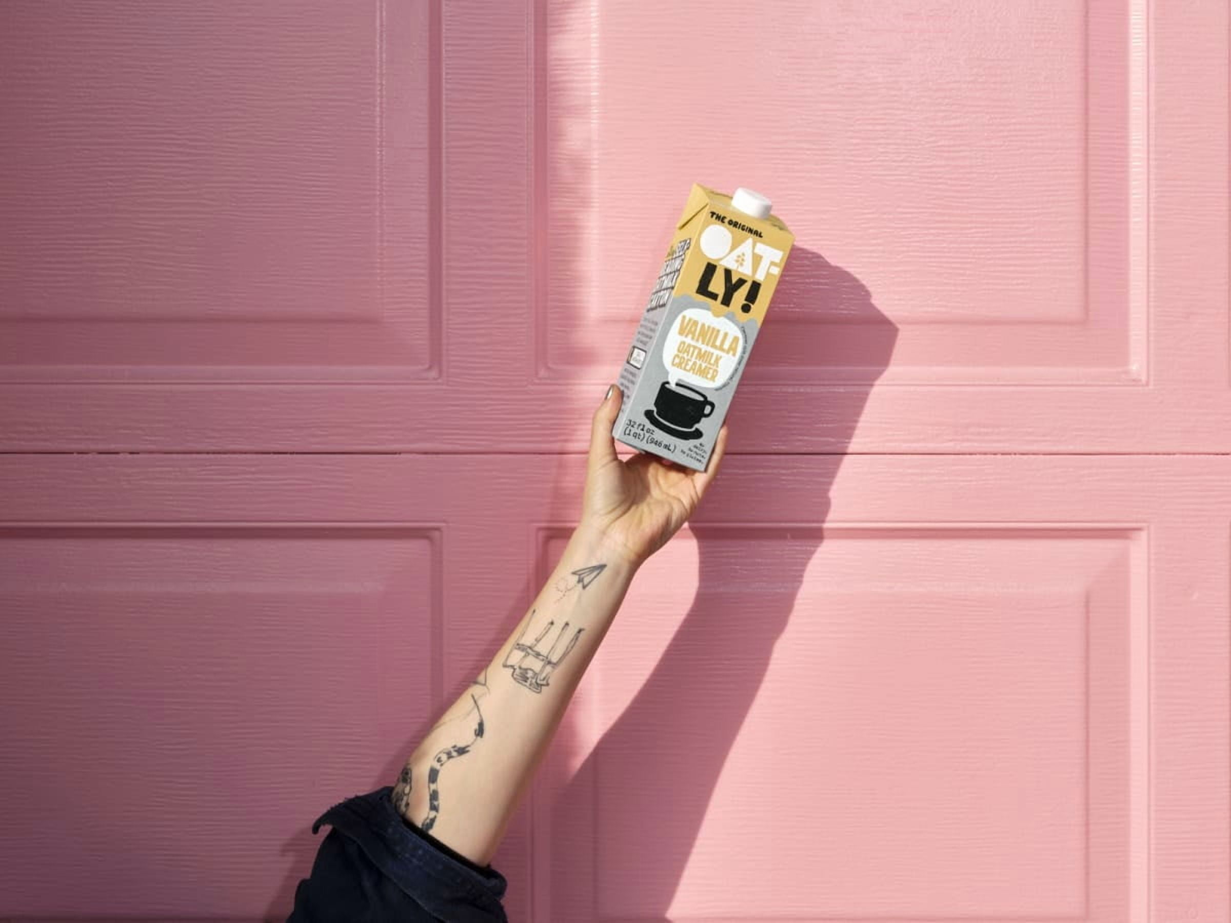 Oatly Vanilla Oatmilk Creamer, Dairy-Free Coffee Creamer, 32 fl oz Refrigerated Carton