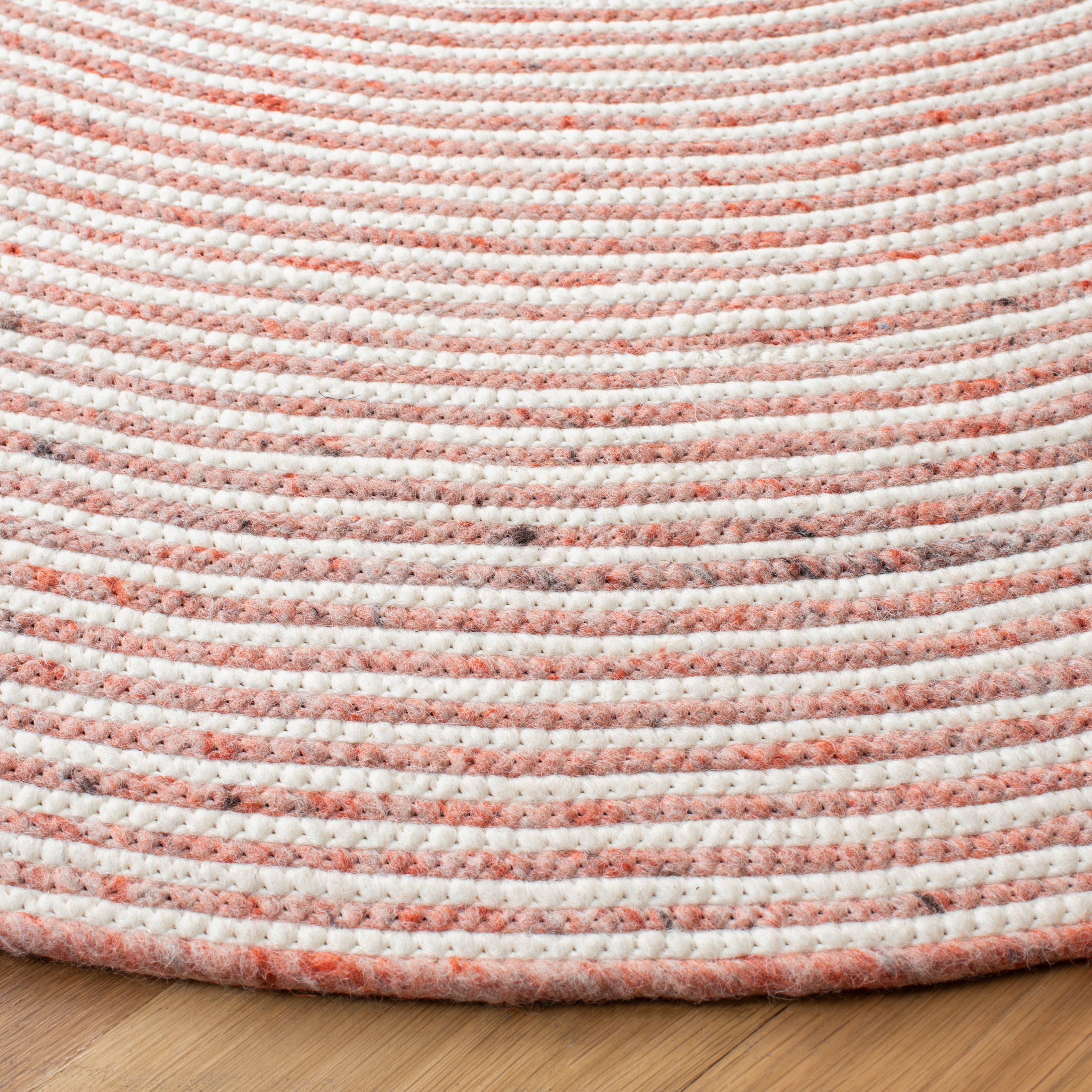 SAFAVIEH Braided Beuregard Solid Reversible Area Rug, Red/Ivory, 6' x 6' Round