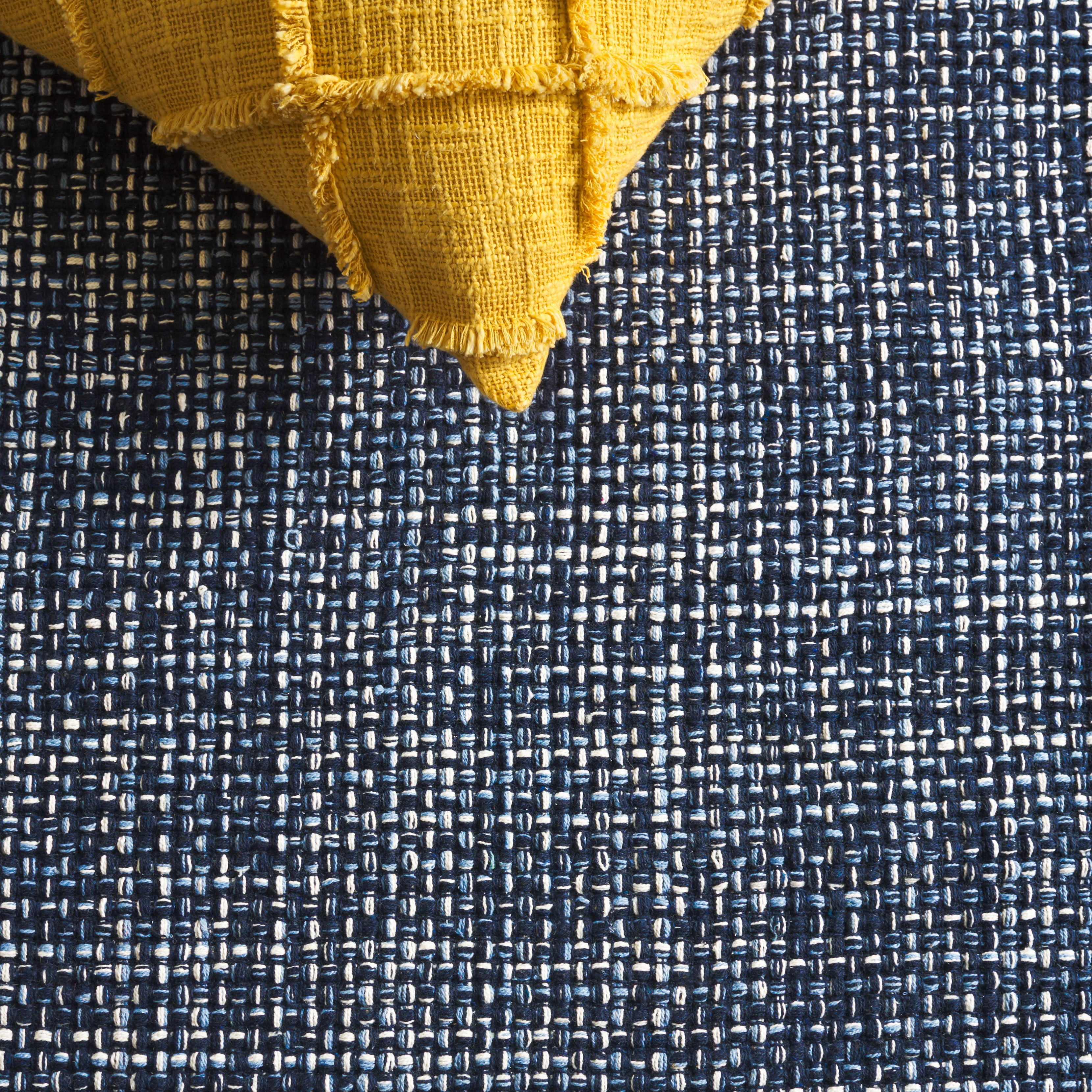 SAFAVIEH Montauk Ombre Solid Area Rug, Navy, 6' x 9'