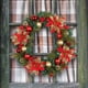 thumbnail image 1 of Corona navideña | Decoración navideña para la puerta | Guirnalda de pino artificial con bayas | Decoración para el porche de 40 cm, 1 of 5