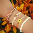 thumbnail image 4 of Pulsera de hilo de girasol hecha a mano con dijes de cuerda trenzada, pulsera de surfista bohemio para adolescentes, niñas, preadolescentes y mujeres oso de fresa Electrónica, 4 of 5