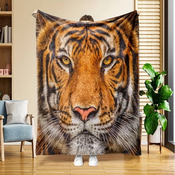 1pc Cozy Tiger Print Flannel Throw Blanket - Soft, Warm, and Decorative with Realistic Tiger Face Design for Couch, Bed, or Office Nap - All-Season Polyester 100.0% Fleece, Hand Wash Only