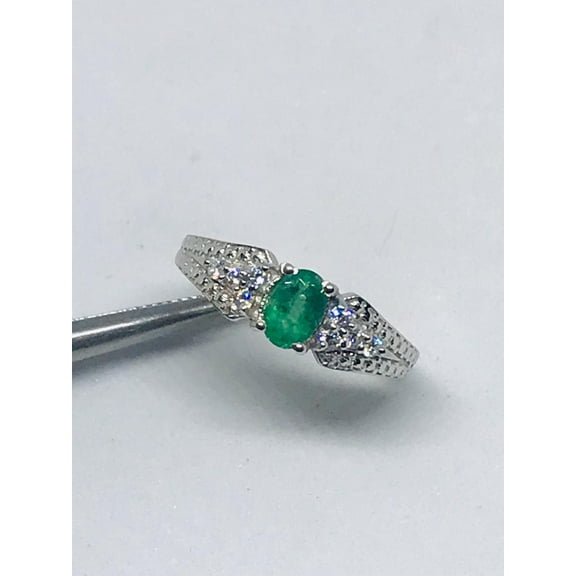 Natural emerald ring in 925 sterling silver