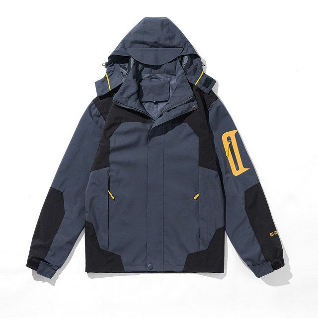 chaqueta de terciopelo para hombre, resistente al viento, impermeable, para exteriores, primavera y otoño, traje de montañismo de una sola capa para pareja tibetana para mujer Dark Gray ENTASSER: vista frontal centrada de chaqueta unisex con capucha ajustable y cierre frontal oculto; paneles negros en laterales y codos, bolsillo con cremallera en manga con parche amarillo, tiradores y ojales amarillos, puños con velcro, dobladillo recto, tejido mate visible y transpirabilidad 5000 mm; también adecuada como capa ligera para senderismo.
