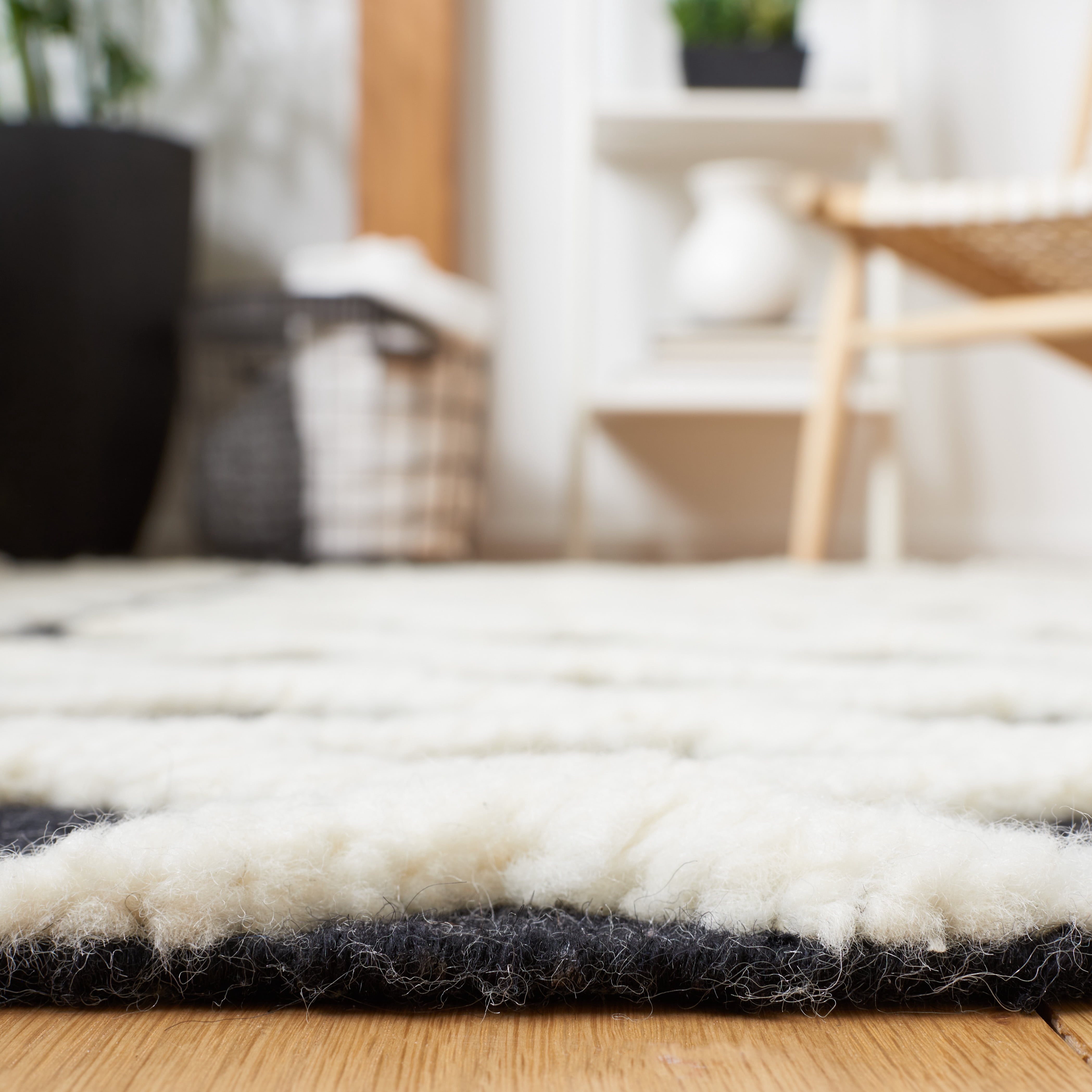 SAFAVIEH Casablanca Trent Geometric Wool Area Rug, Black/Ivory, 9' x 12'