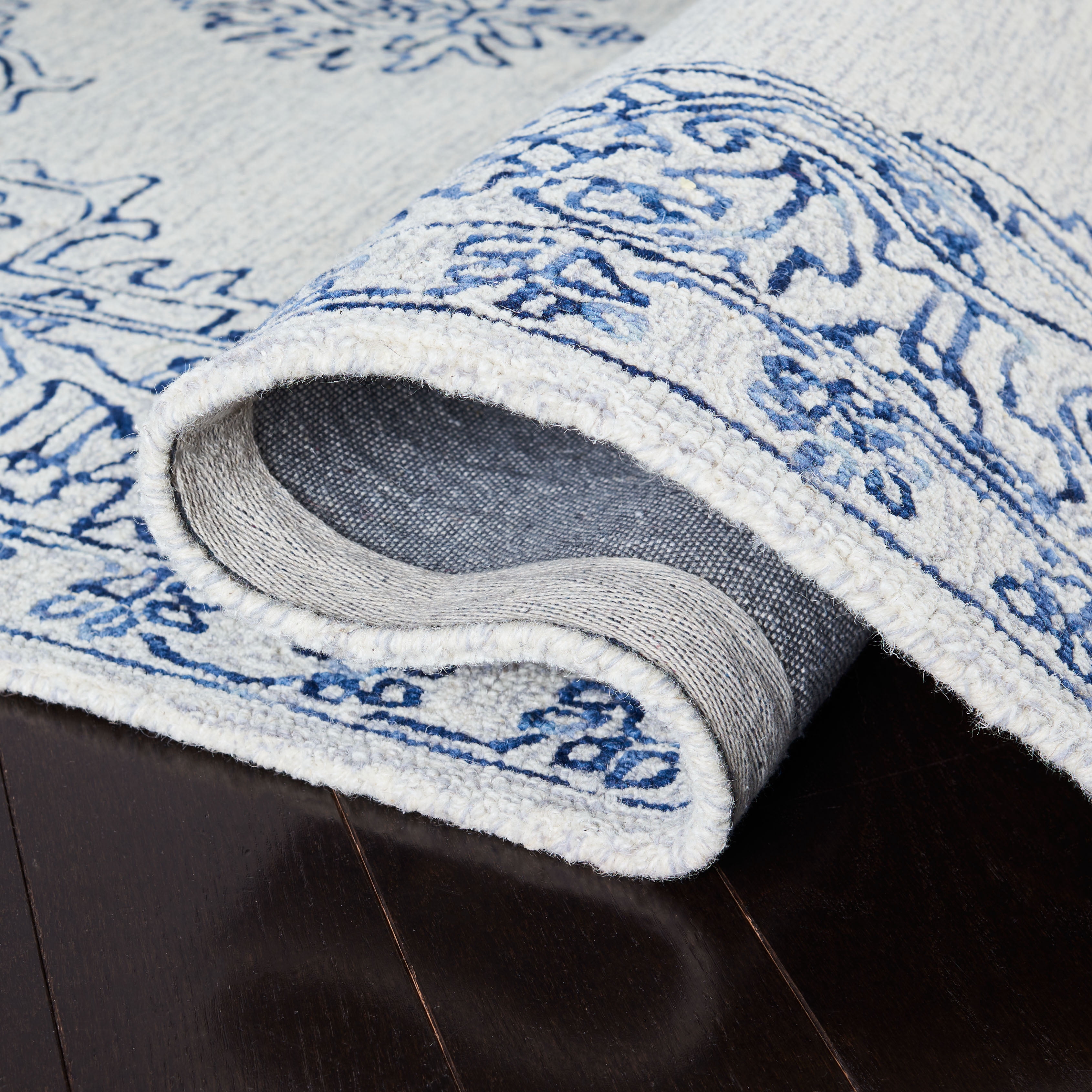 SAFAVIEH Micro-Loop Leann Medallion Wool Runner Rug, Ivory/Blue, 2'3" x 9'