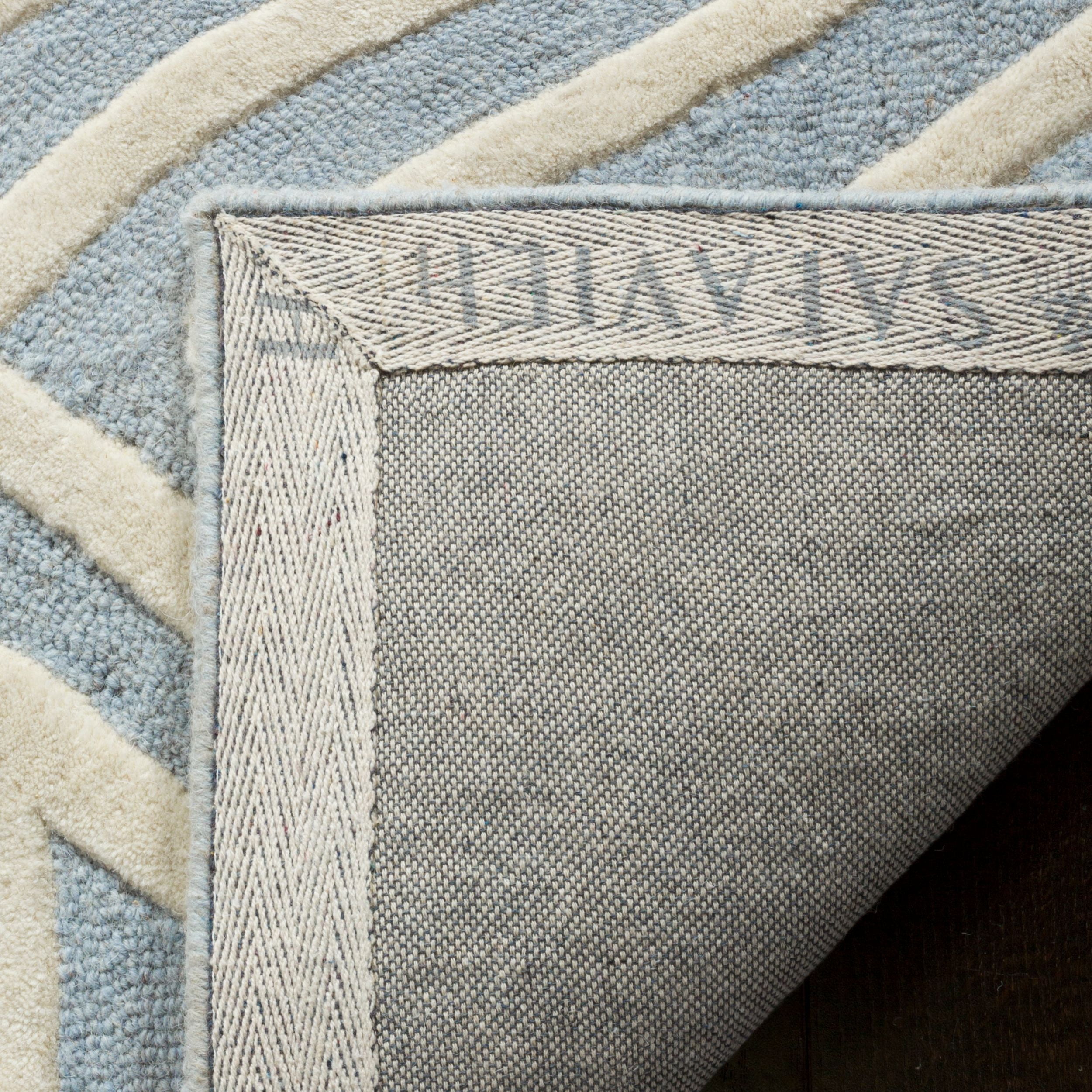 SAFAVIEH Kids Triangle Shapes Wool Runner Rug, Blue/Ivory, 2'6" x 8'