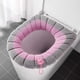 thumbnail image 1 of Asiento de Inodoro Reforzado con Asa, Almohadilla Universal para Todas las Estaciones, Gris Verde, 1 of 6