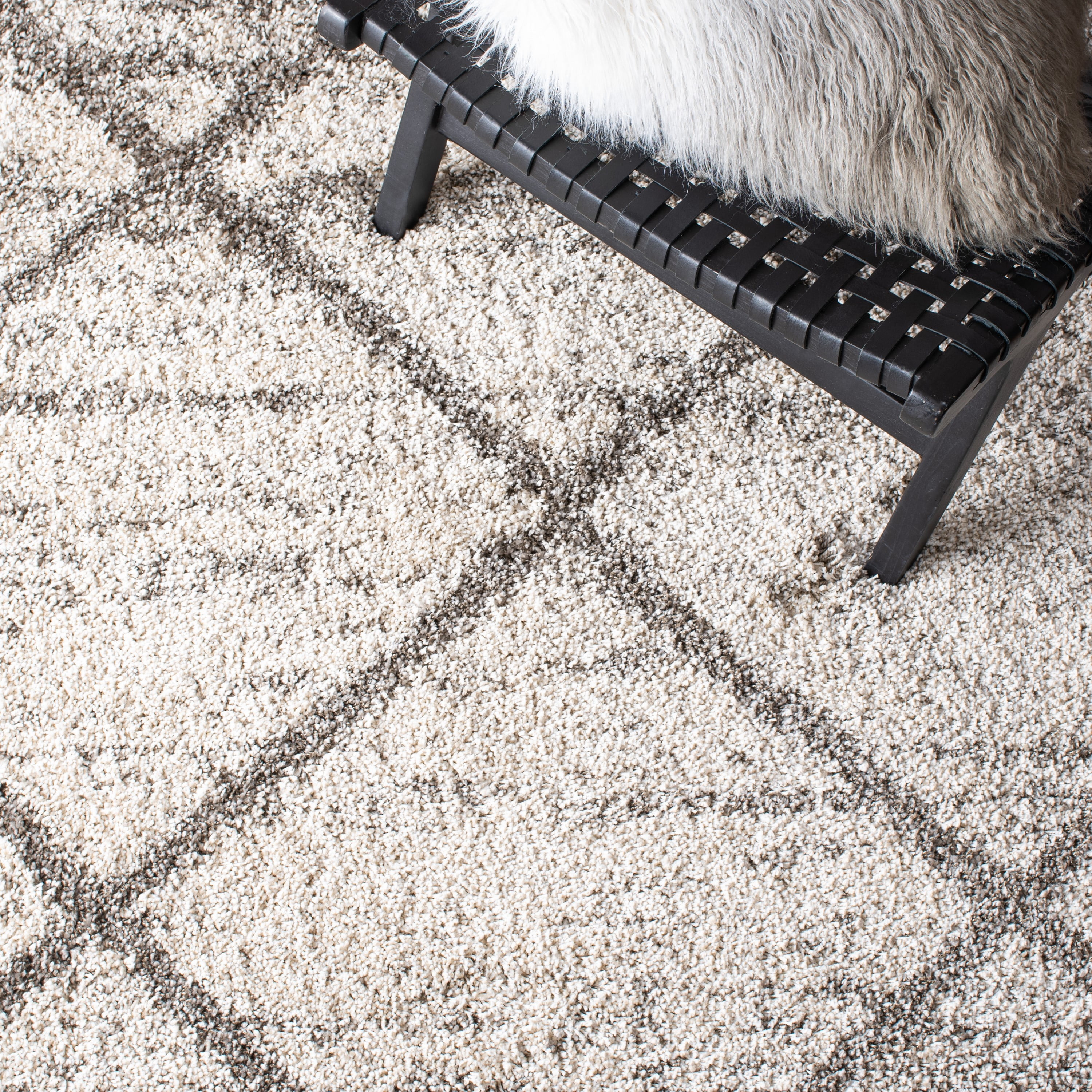 SAFAVIEH Hudson Amias Plush Geometric Shag Area Rug, Grey/Beige, 5'1" x 7'6"