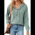 thumbnail image 2 of Sudadera con Capucha para Mujer, de Punto, de Larga, con Cordón Ajustable, Botones, Cuello en V, Informal, Tipo Jersey, con Capucha Verde Oscuro S, 2 of 9