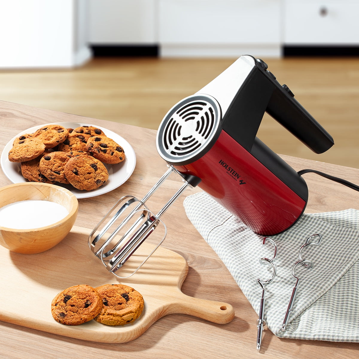 Holstein Housewares 5-Speed Hand Mixer with Base