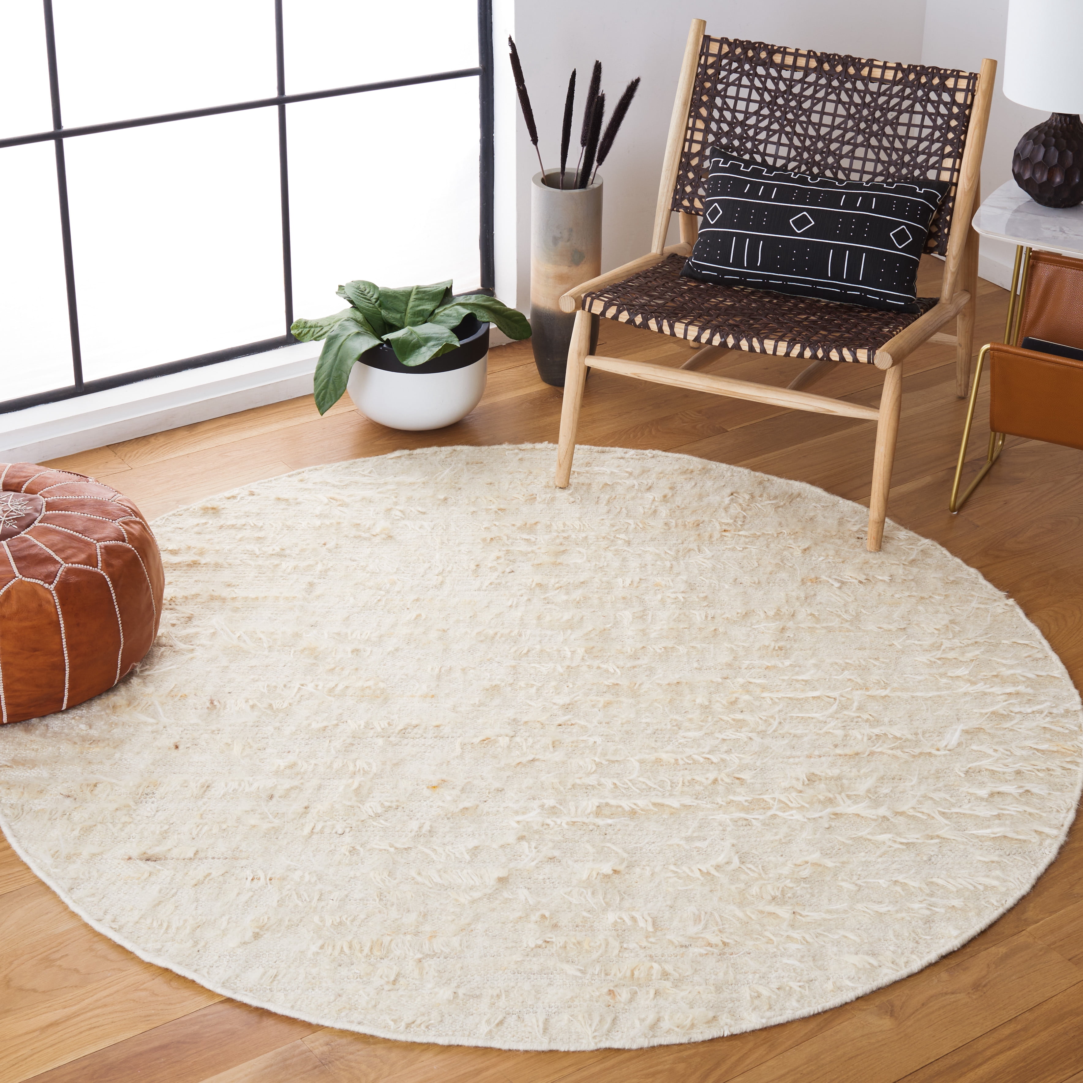 SAFAVIEH Natura Qiana Distressed Area Rug, Ivory, 6' x 6' Round