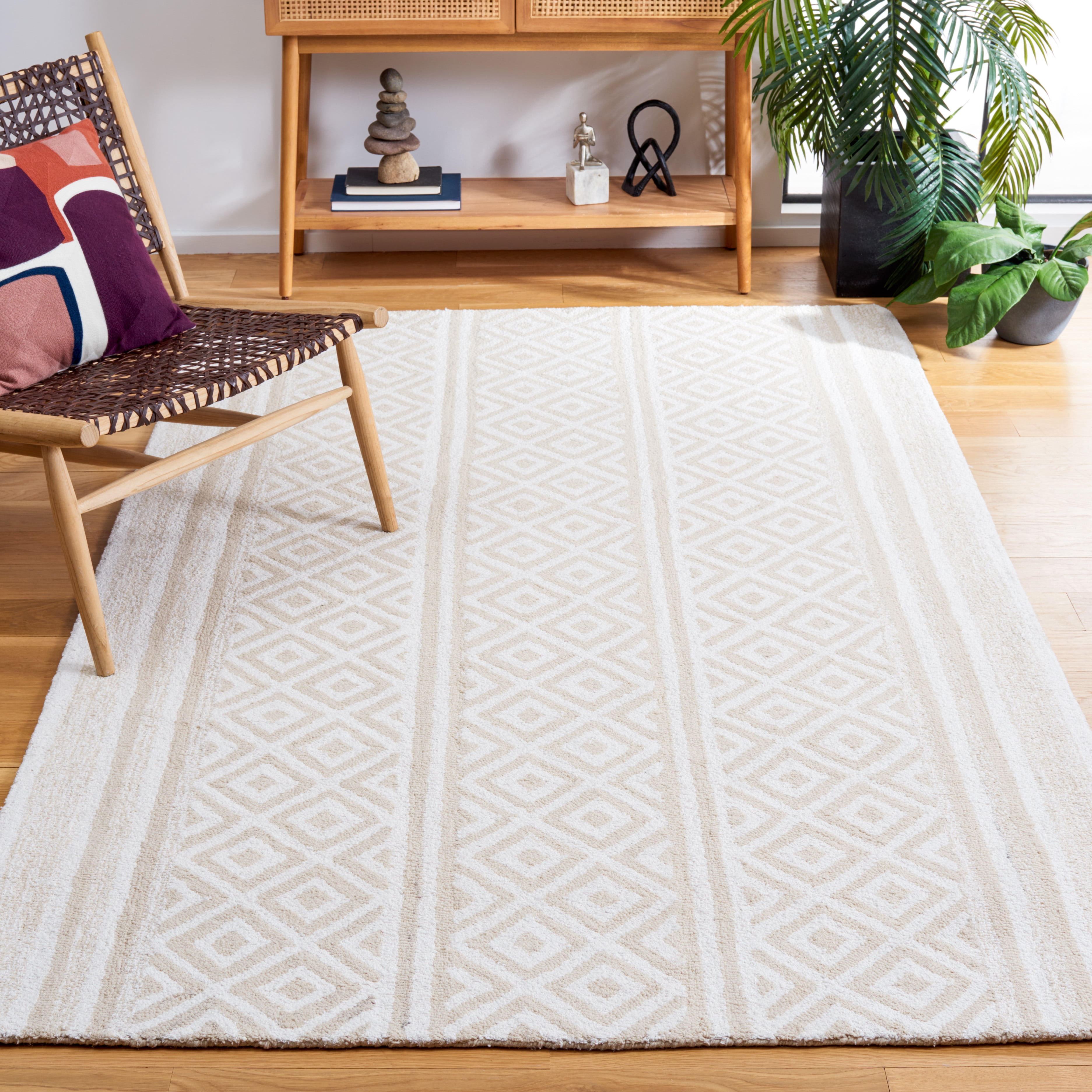 SAFAVIEH Capri Corinna Southwestern Area Rug, Ivory/Beige, 8' x 10'