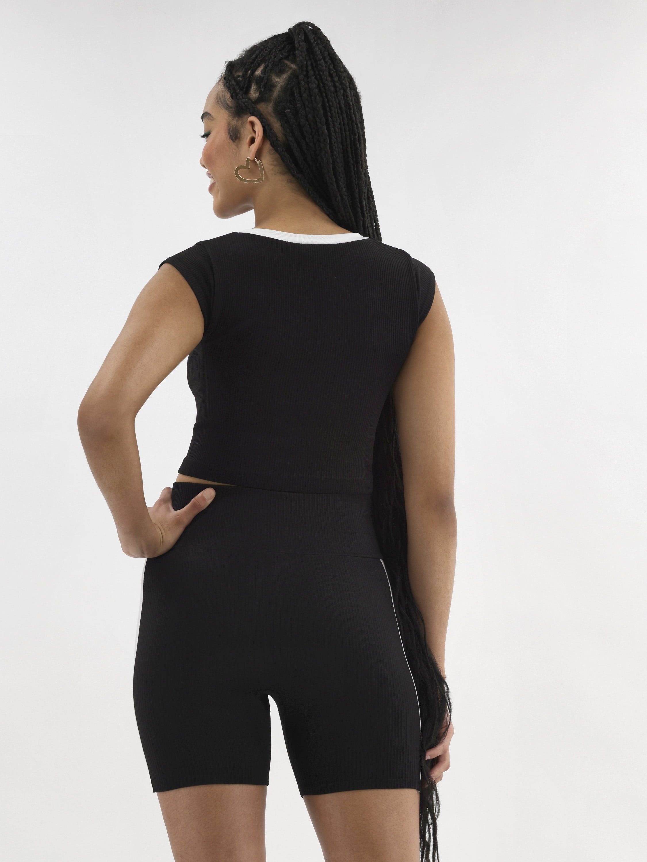 No Boundaries Seamless Crop Top and High-Rise Biker Shorts Graphic